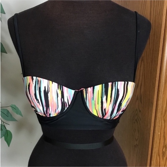 Xhilaration multi colored bikini top Woman’s size small underwire push up - Picture 1 of 12